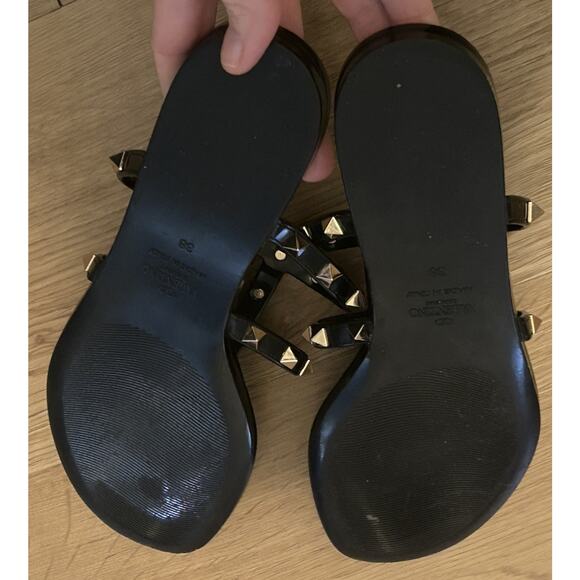 Valentino Garavani Women's Black Rockstud Flat Thong Sandals -Size 38EU/8US - Picture 4 of 6
